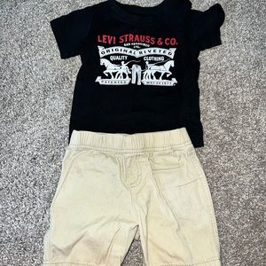 Like new 18M Levi’s Short set